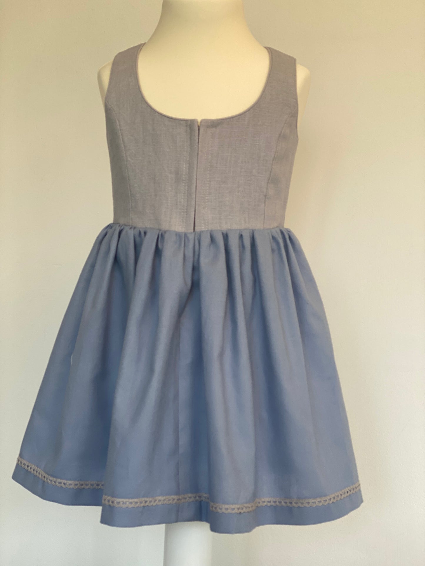 Dirndlkleid "Marguerite" Gr 98 flieder-blaugrau