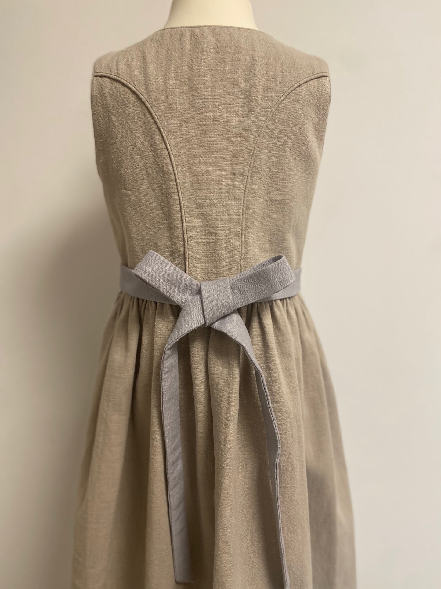 Dirndl "Poldi" Gr 110 beige-flieder