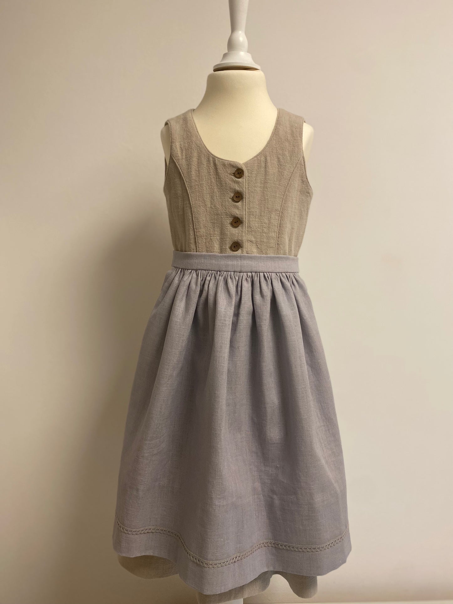Dirndl "Poldi" Gr 110 beige-flieder